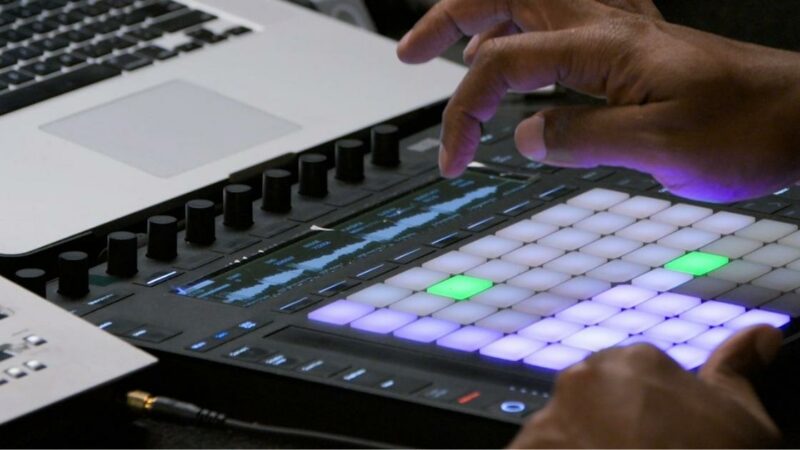 Beatmaker : Fiche Métier, Salaire, Compétences