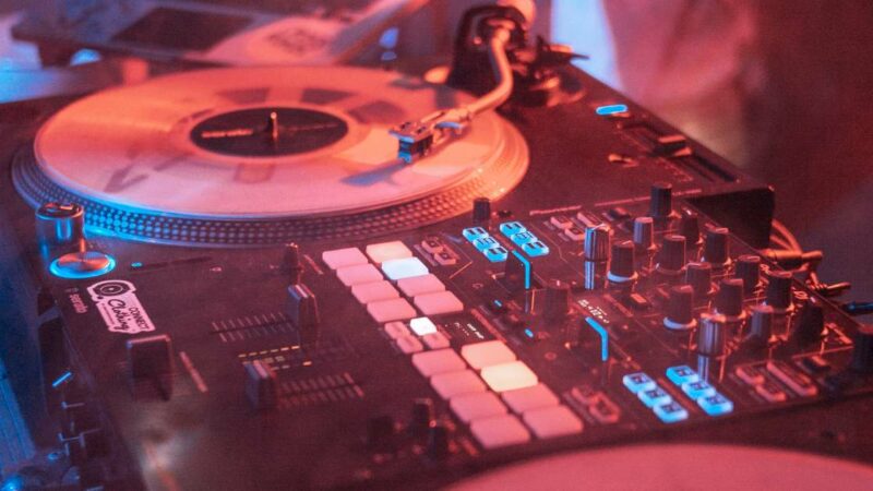 Les 5 Meilleures Platines pour Débuter en DJ